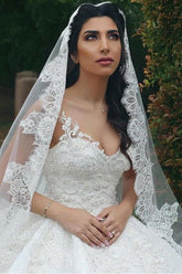 White Short Lace Wedding Veil