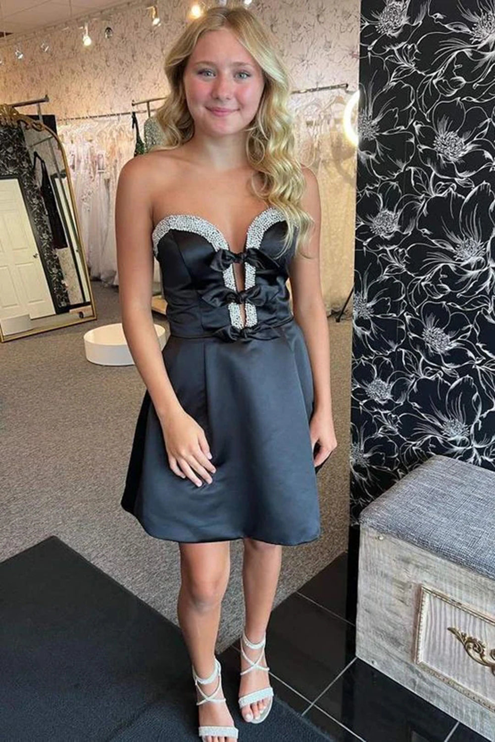 A-Line Black Homecoming Dresses Strapless Satin Short Cocktail Dresses with Bow