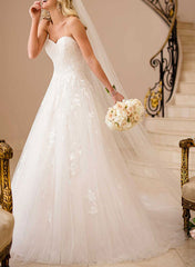 A Line Strapless Sleeveless Tulle Lace Court Train Wedding Dress With Appliques Lace