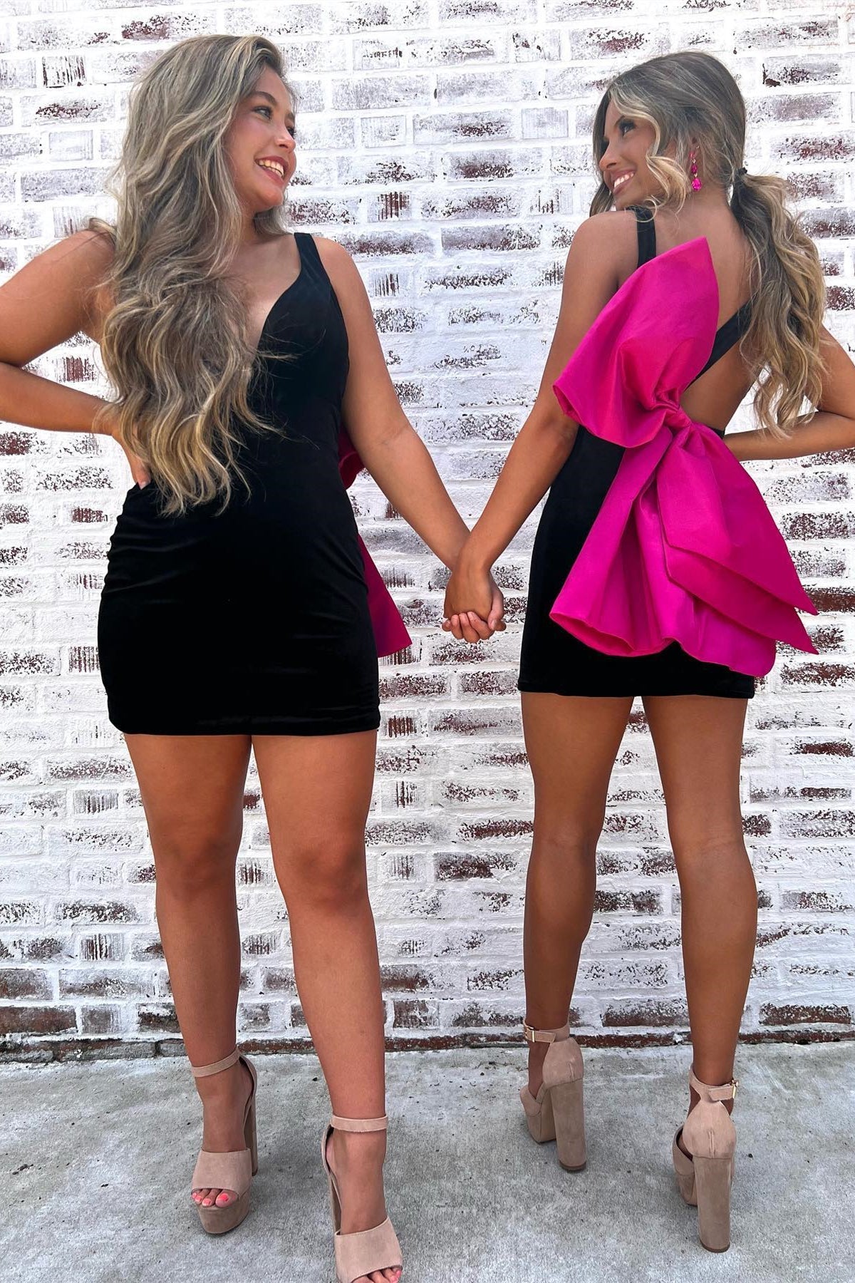 Black Homecoming Dress Plunge V bowknot Back Bodycon Mini Short Party Cocktail Dress