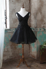 Black Homecoming Dress V Neck Tulle Lace Short Party Cocktail Dress