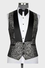 Charming Silver Jacquard Peaked Lapel 3 Piece Prom Suit