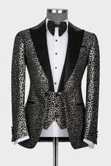 Charming Silver Jacquard Peaked Lapel 3 Piece Prom Suit