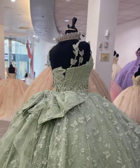 Chic& Modern Ball Gown Sweetheart Neck Spaghetti Straps 3D Butterfly Lace Appliques Sage Green Tulle Quinceanera Dress Princess Gown For Sweet 16