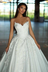 Dressystars A Line Lace V Neck Sleeveless White Wedding Dress Bridal Gown With Appliques
