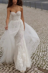 Dressystars A Line Sweetheart Sleeveless Chapel Train Lace Tulle Wedding Dress with Beading and Flowers