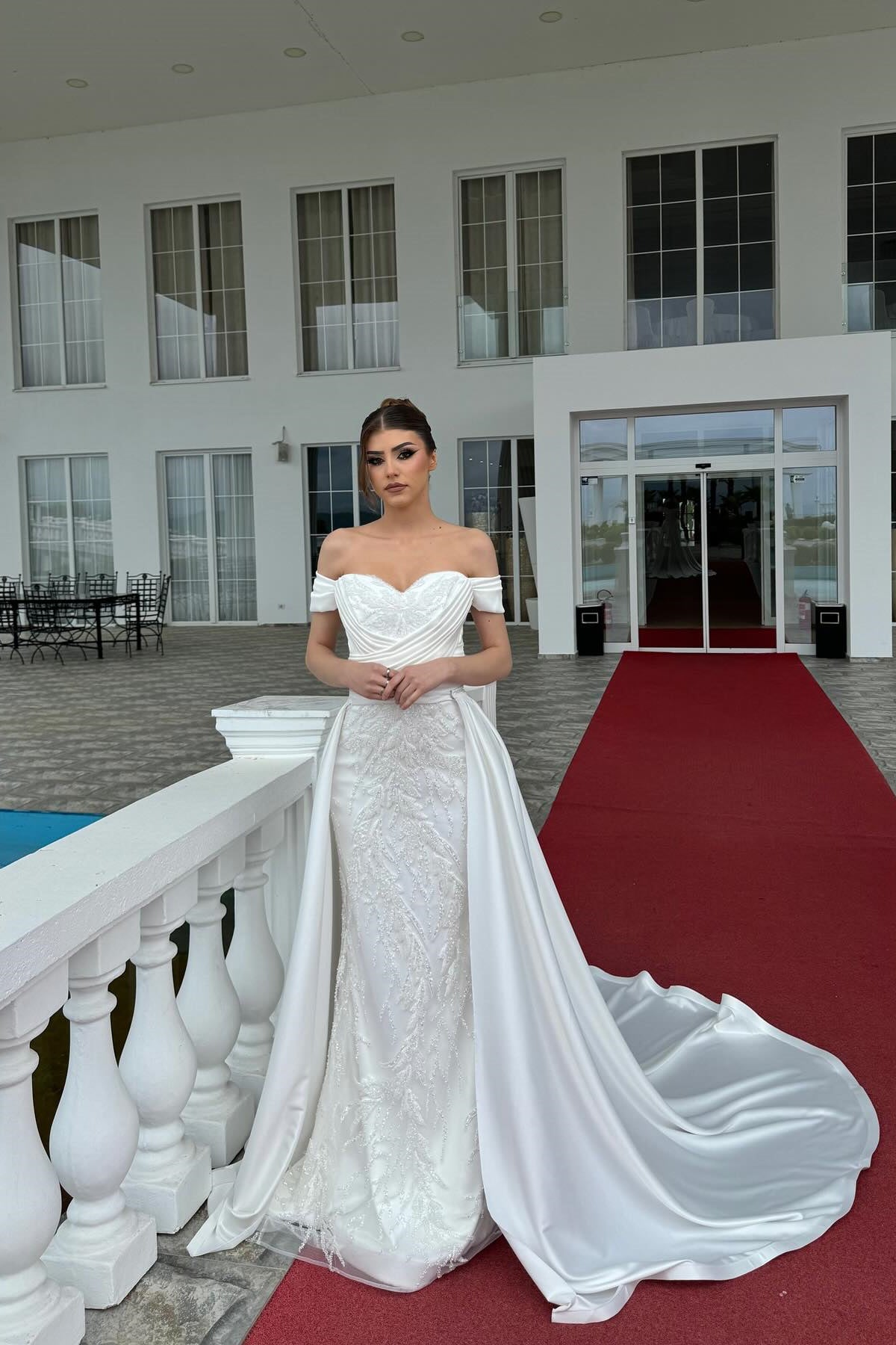 Dressystars A Line Wedding Dress Off The Shoulder Sleeveless Appliques White Bridal Gown with Panel Train
