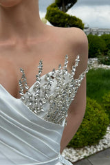 Dressystars A Line Wedding Dress Sweetheart Sleeveless Satin White Bridal Gown with Panel Train