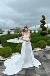 Dressystars A Line Wedding Dress Sweetheart Sleeveless Satin White Bridal Gown with Panel Train