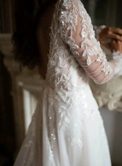 Dressystars Ball Gown Plunge Neck Long Sleeves Sweep Train Lace Organza Wedding Dress with Beading