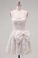Dressystars Floral White Lace A-Line Strapless Short Homecoming Dress with Bow
