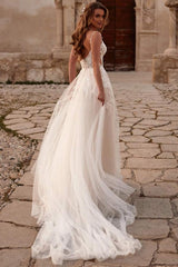 Dressystars Ivory A Line Spaghetti Strap V Neck Lace Sleeveless Tulle Bridal Gown With Appliques