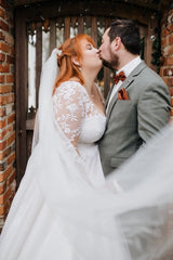 Dressystars Long Sleeve Plus Size Wedding Dress V Neck A Line Bridal Gown with Lace