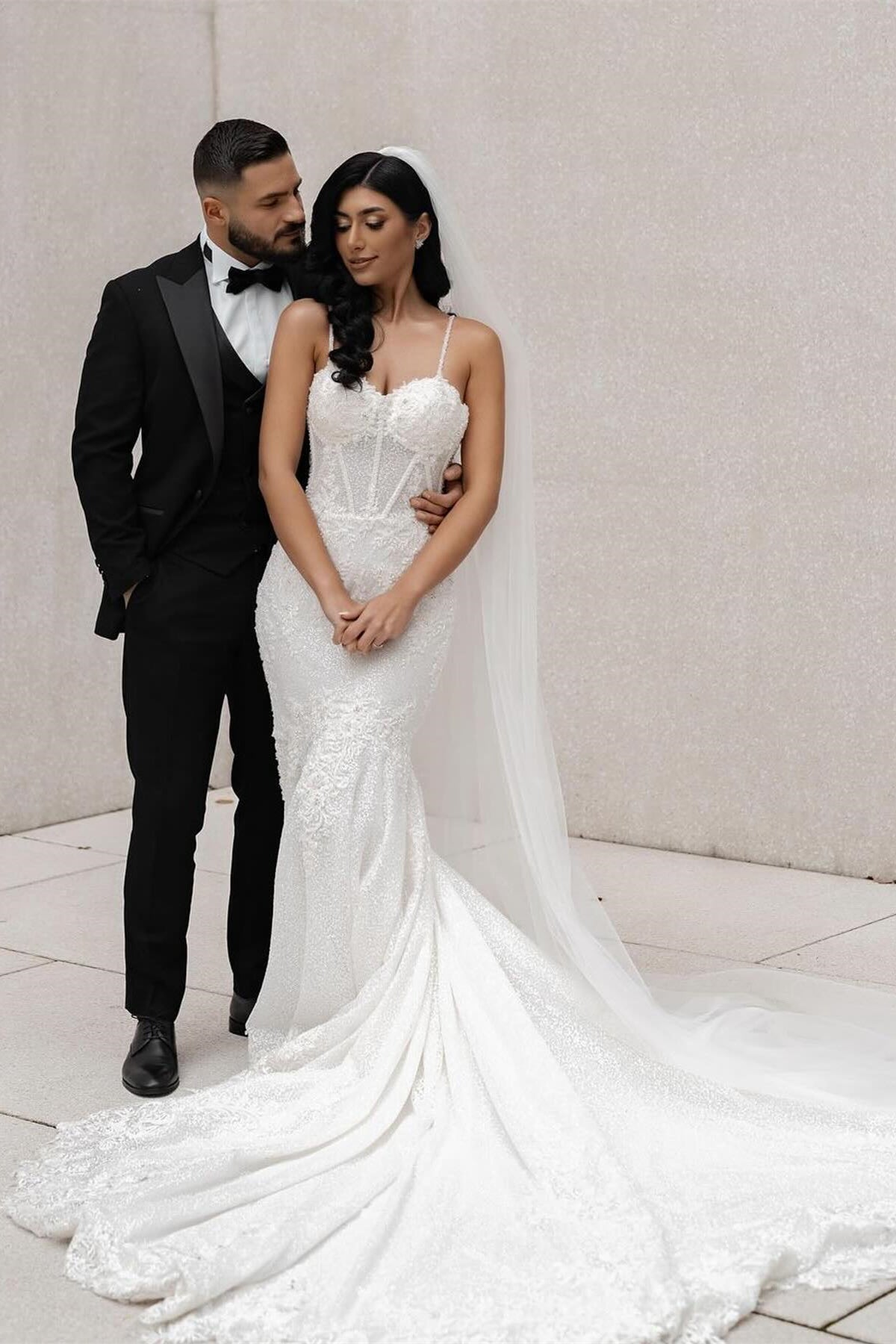 Dressystars Mermaid Lace Spaghetti Straps Sleeveless White Wedding Dress Bridal Gown With Appliques
