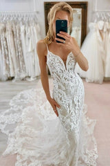 Dressystars Mermaid Tulle Lace Spaghetti Straps Sleeveless White Wedding Dress Bridal Gown With Appliques Train