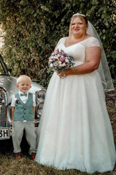 Dressystars Plus Size Beach Wedding Dress V Neck Cap Sleeve A Line Bridal Gown with Lace