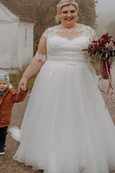 Dressystars Plus Size Wedding Dress A Line Bateau Neck Half Sleeve Bridal Gown with Lace