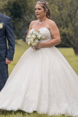 Dressystars Plus Size Wedding Dresses Sweetheart Neck A Line Bridal Gowns with Lace Appliques