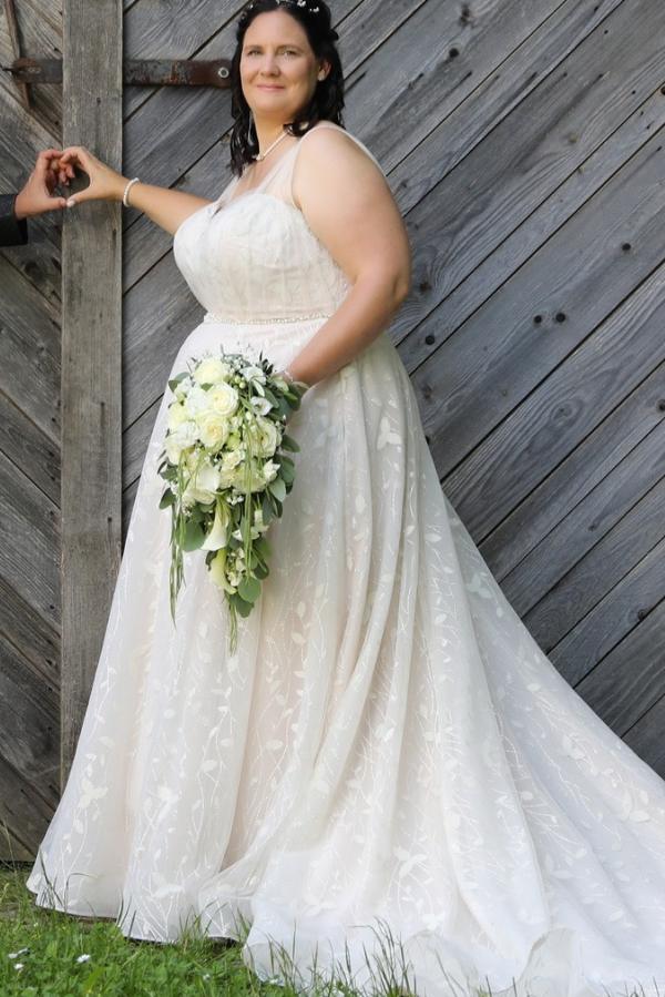 Dressystars Plus Size Wedding Dresses V Neck A Line Tulle Lace Bridal Gowns