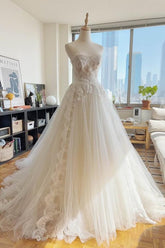 Dressystars Strapless A Line Wedding Dress Sleeveless Lace Appliqued Floor Length Tulle Bridal Gown