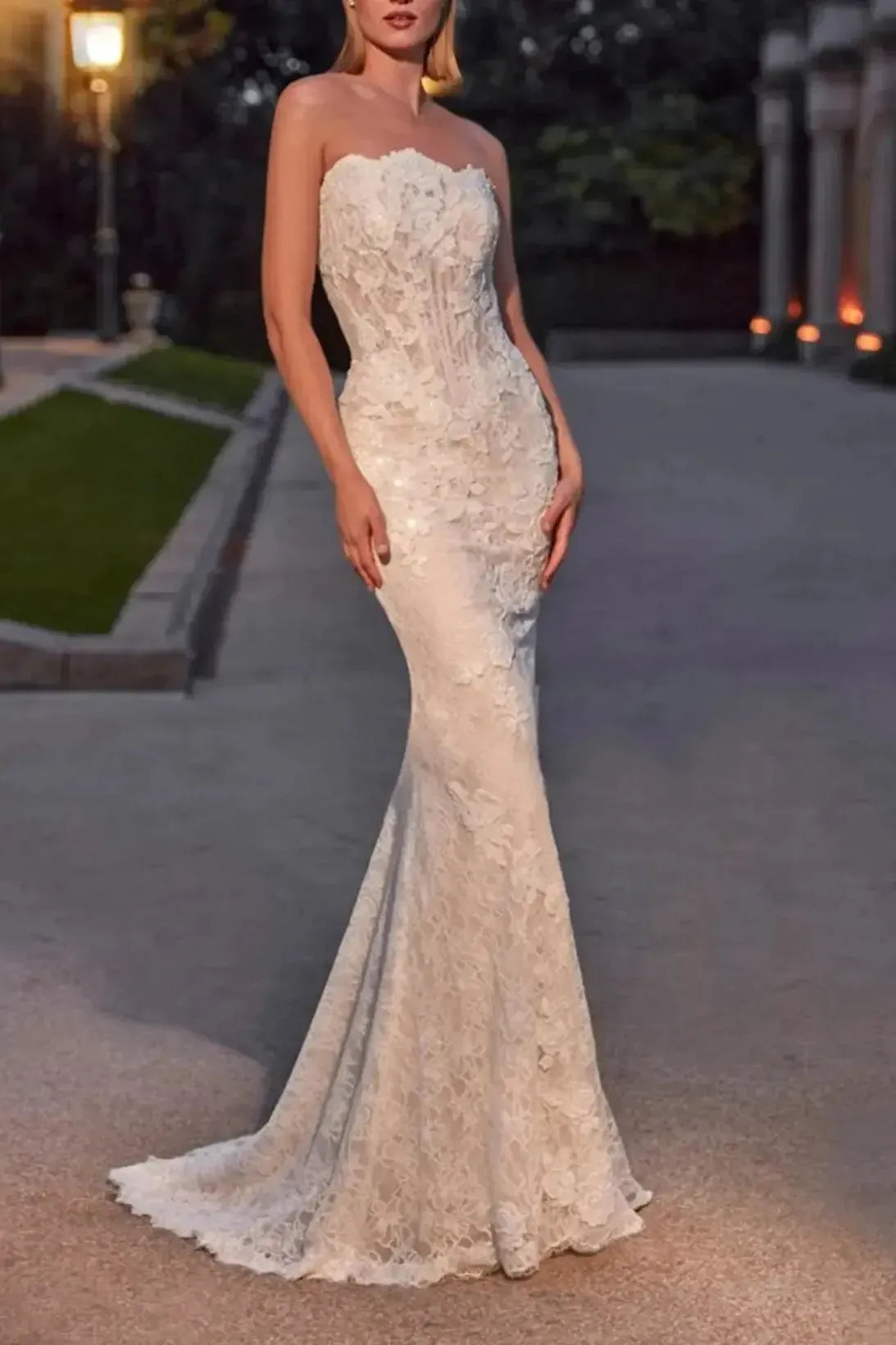Dressystars Trumpet Mermaid Strapless Sleeveless Court Train Lace Tulle Wedding Dress with Appliques