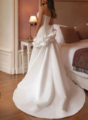 Dressystars Trumpet Mermaid Sweetheart Sleeveless Chapel Train Satin Wedding Dress with Flowers