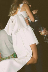 Dressystars White Satin Mini Wedding Dress With Square Neck And Bow Train Formal Evening Gown