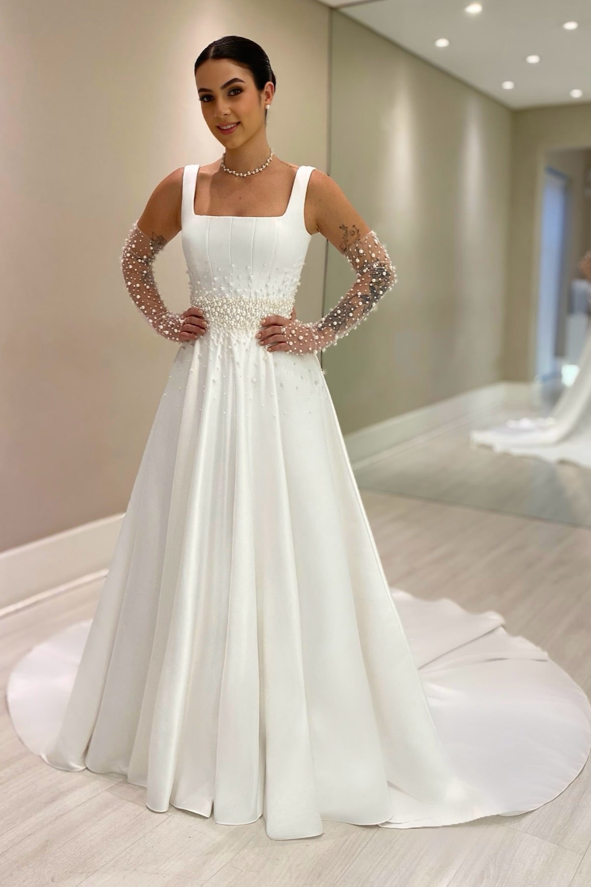 Dressystars White Wedding Dress A Line Spaghetti Straps Sleeveless Beaded Chapel Train Satin Bridal Gown With Pearls
