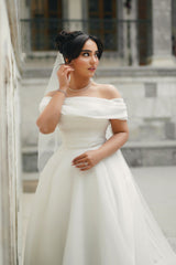 Dressystars White Wedding Dress A Line Strapless Off The Shoulder Sleeveless Chiffon Bridal Gown With Ruffles