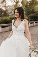 Dressystars White Wedding Dress A Line V Neck Spaghetti Strap Lace Sweep Train Tulle Bridal Gown With Appliques