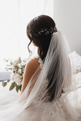 Dressystars White Wedding Dress A Line V Neck Spaghetti Strap Lace Sweep Train Tulle Bridal Gown With Appliques