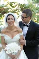 Dressystars White Wedding Dress Ball Gown Strapless Off The Shoulder Sleeveless Beaded Sweep Train Satin Bridal Gown