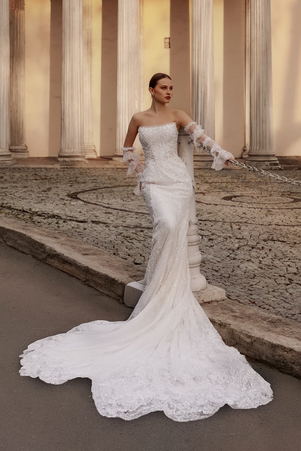 Dressystars White Wedding Dress Lace Mermaid Strapless Sequined Sleeveless Panel Train Bridal Gown With Appliques