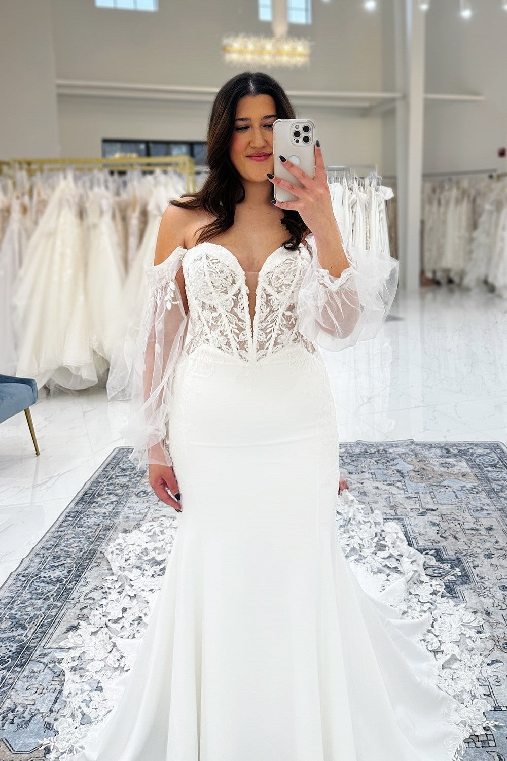 Dressystars White Wedding Dress Lace Mermaid V Neck Off The Shoulder Sleeves Cathedral Train Satin Bridal Gown