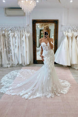 Dressystars White Wedding Dress Lace Mermaid V Neck Spaghetti Strap Sequined Cathedral Train Tulle Bridal Gown With Appliques