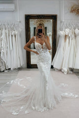 Dressystars White Wedding Dress Lace Mermaid V Neck Spaghetti Strap Tulle Bridal Gown With Appliques