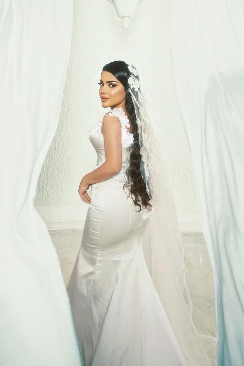 Dressystars White Wedding Dress Mermaid Spaghetti Strap Square Sleeveless Sweep Train Satin Bridal Gown With Appliques