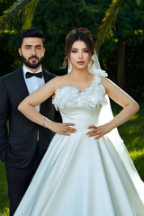 Dressystars White Wedding Dress One Shoulder Sleeveless Sweep Train Ball Gown Satin Bridal Gown With 3D Flowers