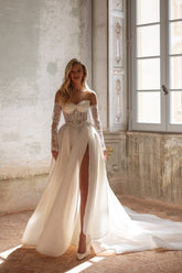 Dressystars White Wedding Dress Sweetheart A Line Sleeveless Lace Sweep Train Chiffon Bridal Gown With High Slit