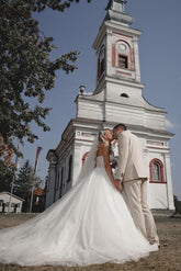 Dressystars White Wedding Dress Sweetheart Ball Gown Beaded Sleeveless Cathedral Train Tulle Bridal Gown