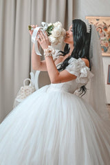 Dressystars White Wedding Dress Sweetheart Ball Gown Off The Shoulder Sleeveless Cathedral Train Ruffles Tulle Bridal Gown