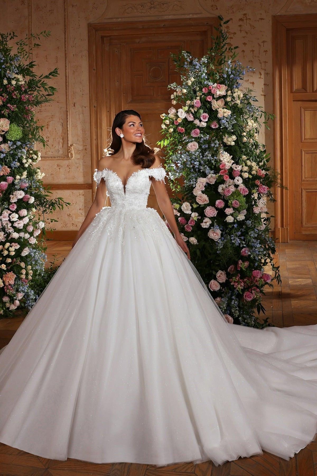 Dressystars White Wedding Dress Sweetheart Off The Shoulder Sequined Ball Gown Cathedral Train Tulle Bridal Gown