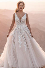 Dressystars White Wedding Dress V Neck Spaghetti Strap A Line Backless Tulle Lace Bridal Gown With Appliques