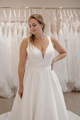 Dressystars White Wedding Dress V Neck Spaghetti Strap A Line Sleeveless Sweep Train Satin Bridal Gown