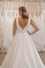 Dressystars White Wedding Dress V Neck Spaghetti Strap A Line Sleeveless Sweep Train Satin Bridal Gown
