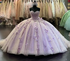 Elegant Ball Gown Strapless Beaded 3D Flower Lace Appliques Bow Knot Sweep Train Lilac Tulle Quinceanera Dresses For Sweet 16