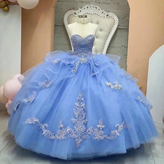 Elegant Ball Gown Strapless Sleeveless Tiered Lace Appliques Light Blue Tulle Quinceanera Dress For Sweet 16