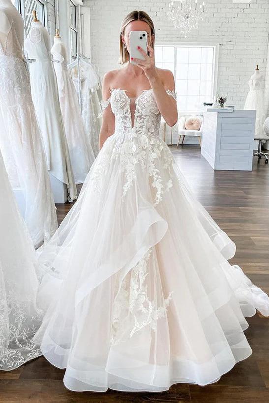 Elegant Lace/Tulle Wedding Dress With Cascading Ruffles/Appliques Lace