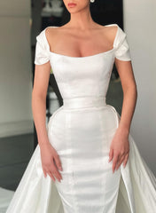Elegant Wedding Dress: Simple Satin Wrap