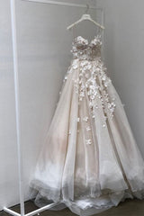 Handmade Unique Sweetheart Tulle 3D Appliqus Long Handmade Wedding Dress Lace Bridal Gown
